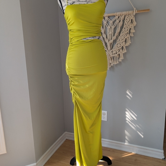 2/$20 Contour cutout maxi Green Fits Xs-S Bodycon  Dress - Picture 3 of 9
